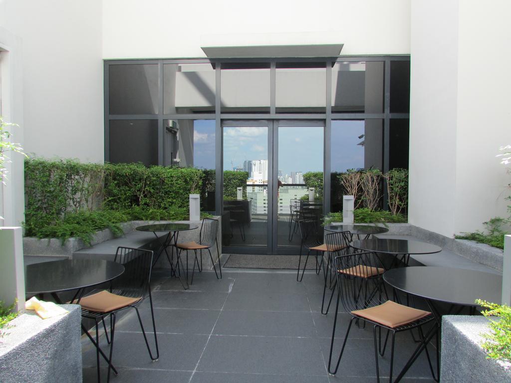 Momentus Hotel Alexandra Singapore Exterior photo
