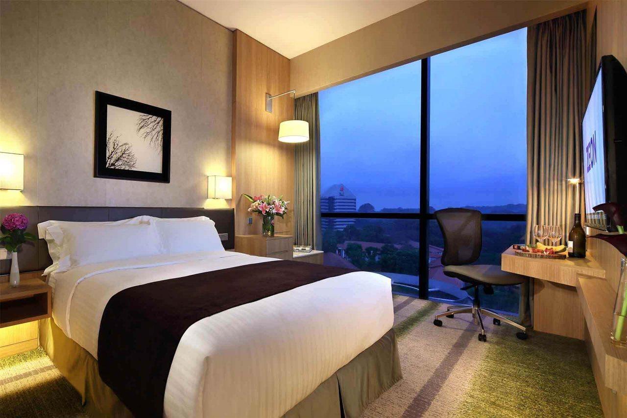 Momentus Hotel Alexandra Singapore Exterior photo